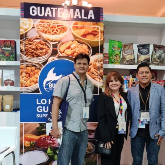 Compradores internacionales conocen la calidad de los productos de alimentos y bebidas de Guatemala