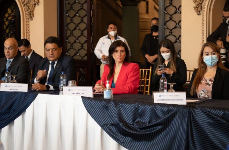 AGEXPORT suscribe convenio para fortalecer al Capital Humano de Guatemala