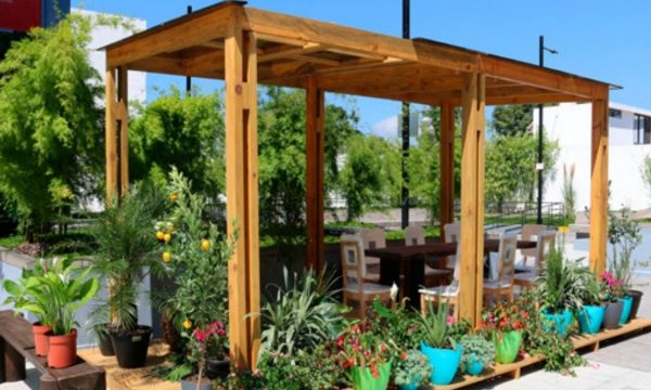 Fibras naturales, colores y muebles, los protagonistas de las tendencias de verano 2022